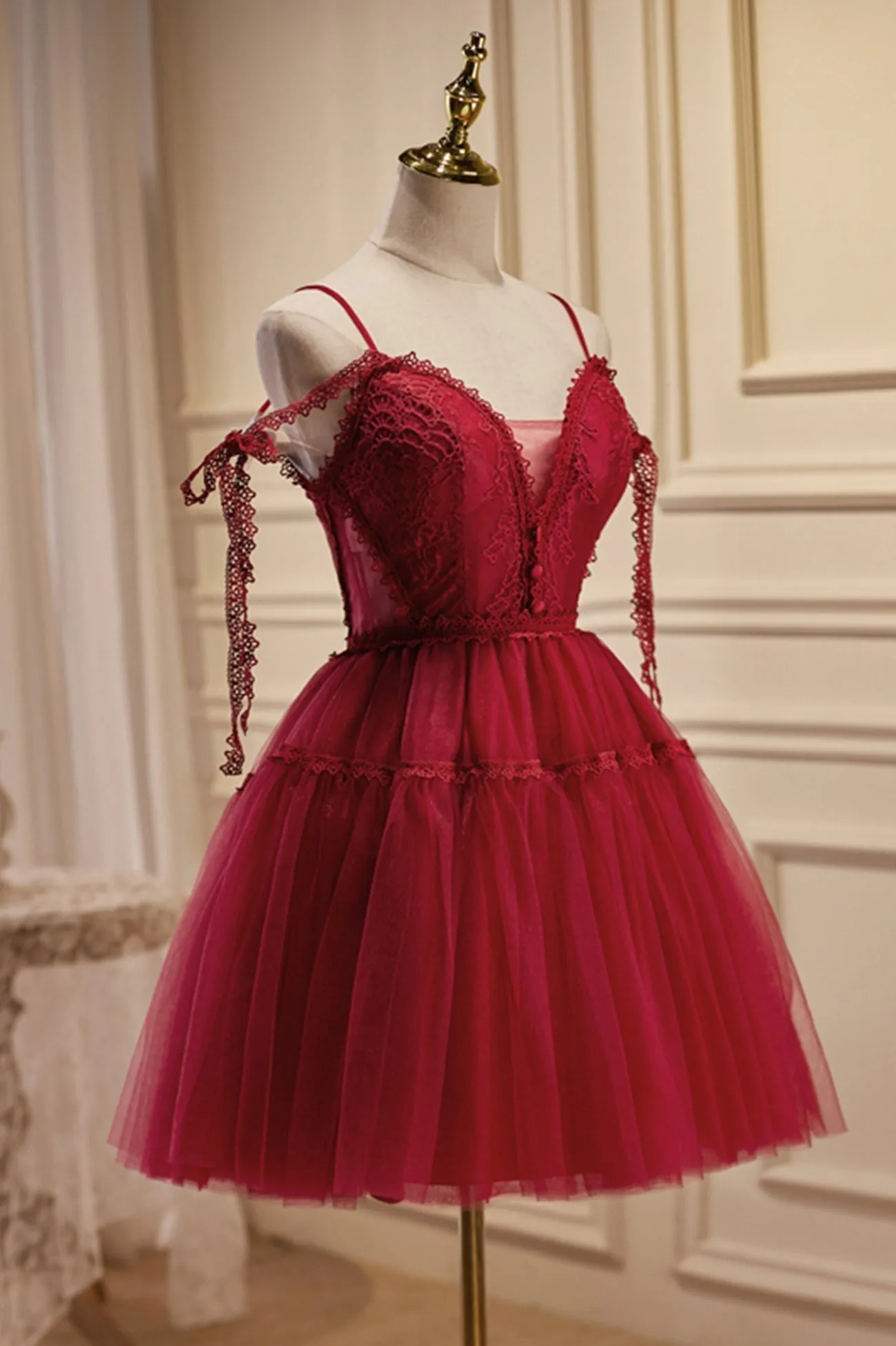 Burgundy Lace Short A-line Prom Dress Cute Spaghetti Strap Party Dress