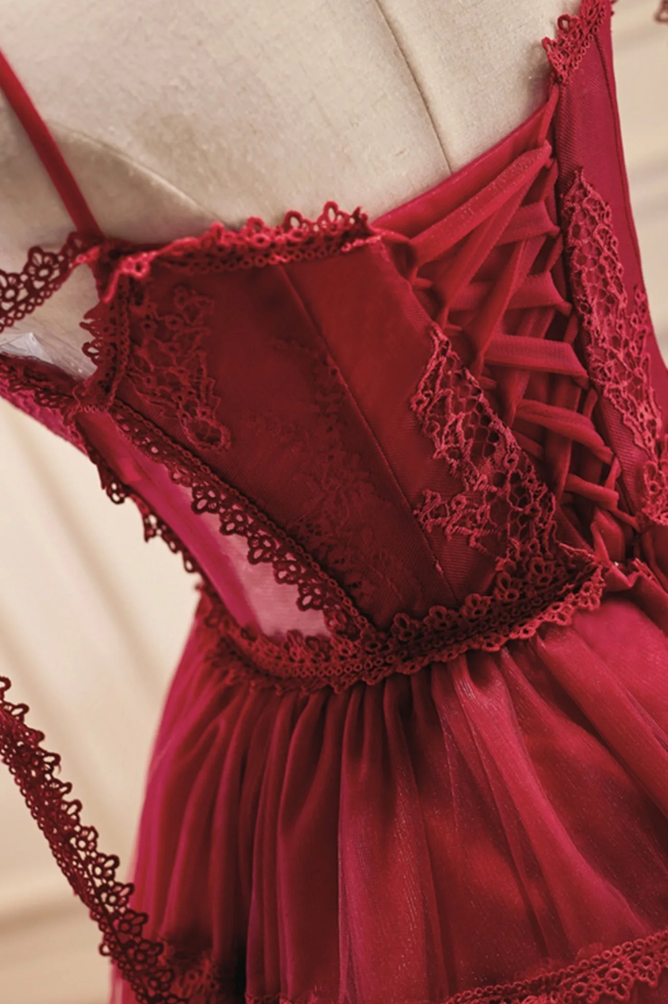 Burgundy Lace Short A-line Prom Dress Cute Spaghetti Strap Party Dress