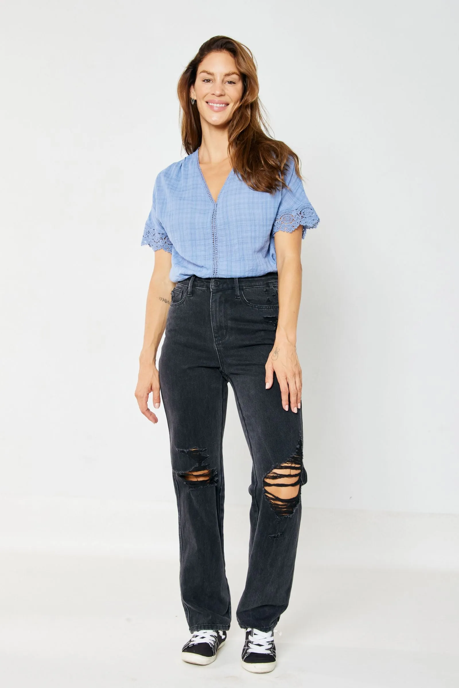 Judy Blue High Rise Rigid Magic 90's Distressed Straight Jeans in Black 88737