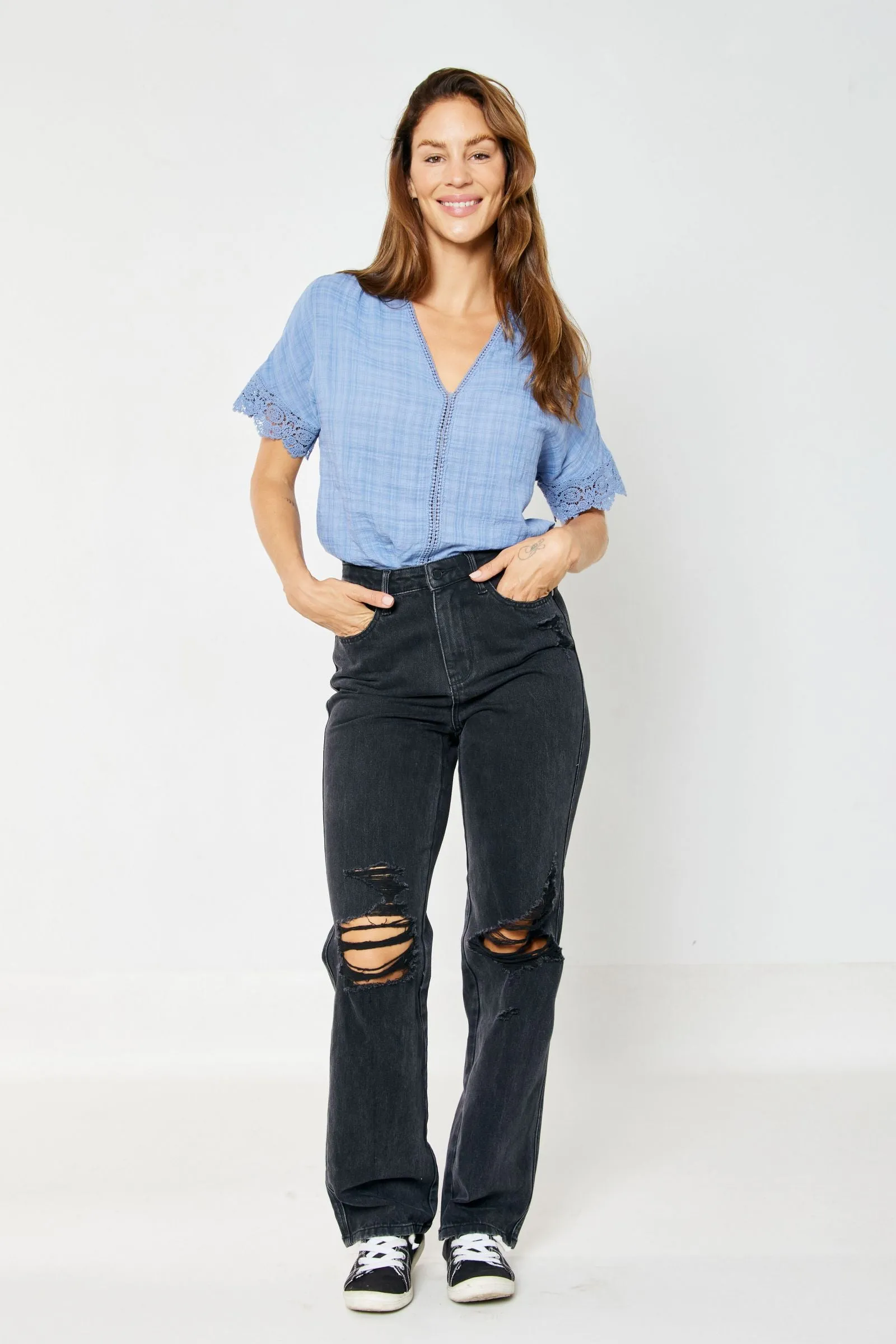 Judy Blue High Rise Rigid Magic 90's Distressed Straight Jeans in Black 88737