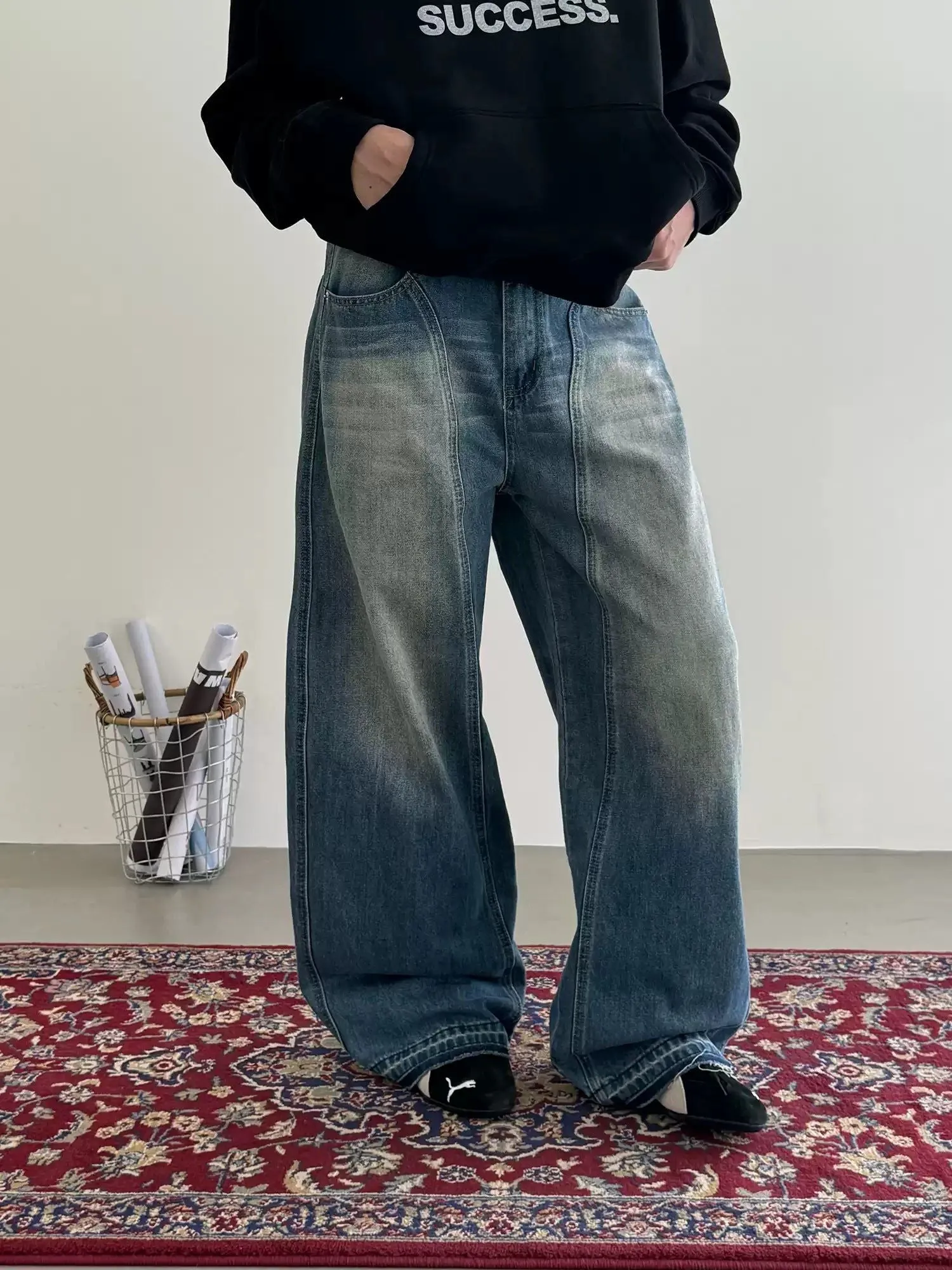 Nine Faded Multi-Seams Loose Jeans